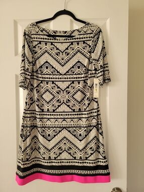 NWT Eliza J Size 14 Black & White Geometric Shift Dress with Pink Hem